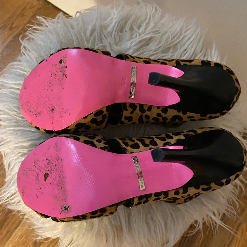 Shoes - Picture 7 of 8
